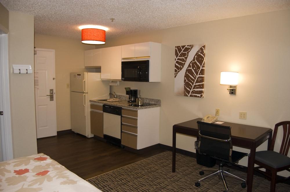 Mainstay Suites Hartford Meriden Exterior photo